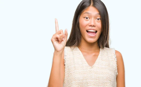 Junge Asiatin Mit Isoliertem Hintergrund Mit Erhobenem Zeigefinger Und Erfolgreicher — Stockfoto