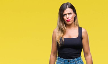 İzole arka plan şüpheci ve sinir, papatyanın üzgün sorun nedeniyle genç güzel kadın. Negatif kişi.