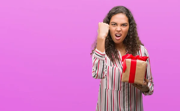 Young Hispanic Woman Love Holding Present Annoyed Frustrated Shouting Anger — Stock Photo, Image