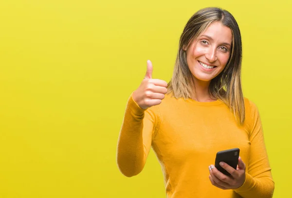 Joven Hermosa Mujer Que Envía Mensaje Usando Teléfono Inteligente Sobre — Foto de Stock