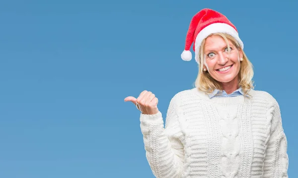 Blond Žena Středního Věku Nosí Vánoční Čepice Izolované Pozadí Usmívající — Stock fotografie