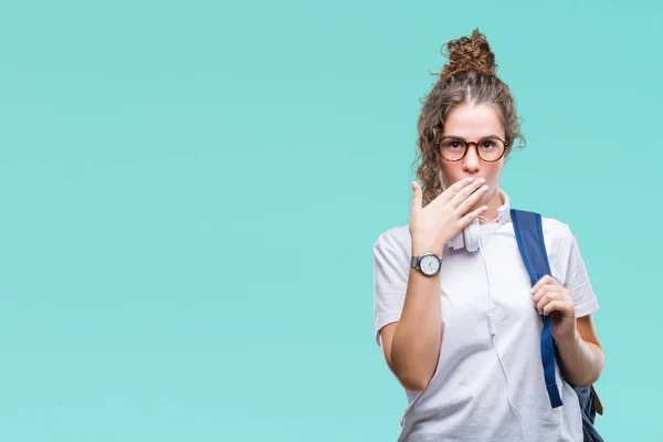 Jovem Menina Estudante Morena Usando Mochila Fones Ouvido Sobre Fundo — Fotografia de Stock