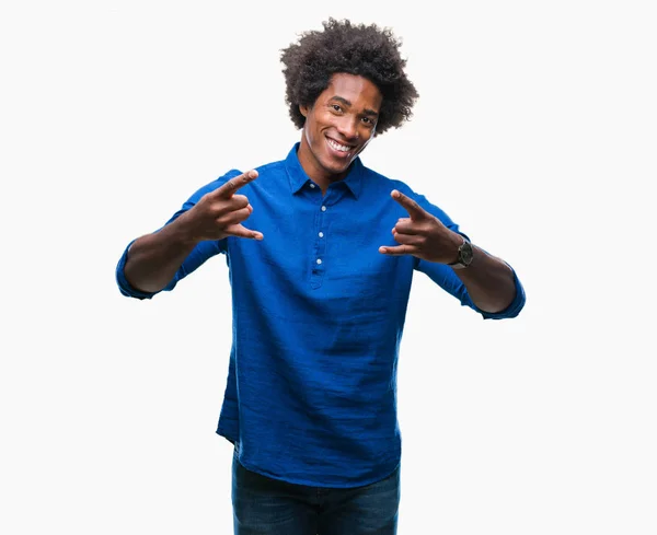 Hombre Afroamericano Sobre Fondo Aislado Gritando Con Expresión Loca Haciendo —  Fotos de Stock