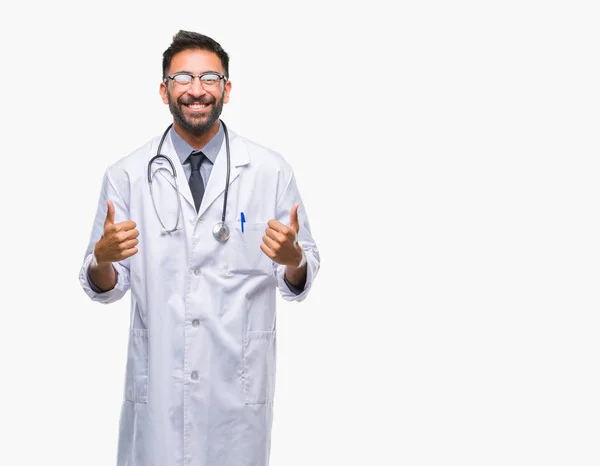 Adulto Ispanico Medico Uomo Sfondo Isolato Segno Successo Facendo Gesto — Foto Stock