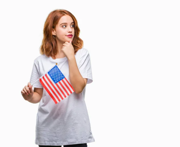 Joven Hermosa Mujer Sosteniendo Bandera América Sobre Fondo Aislado Cara —  Fotos de Stock