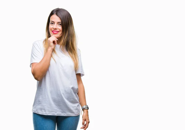 Joven Hermosa Mujer Casual Camiseta Blanca Sobre Fondo Aislado Mirando —  Fotos de Stock