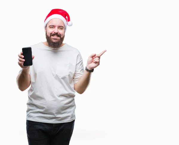 Junger Kaukasischer Mann Mit Weihnachtsmütze Zeigt Smartphone Bildschirm Vor Isoliertem — Stockfoto