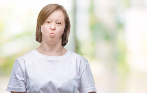 Ung Vuxen Kvinna Med Downs Syndrom Över Isolerade Bakgrund Pustande — Stockfoto