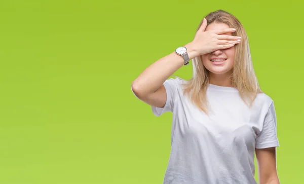 Mulher Caucasiana Jovem Sobre Fundo Isolado Sorrindo Rindo Com Mão — Fotografia de Stock