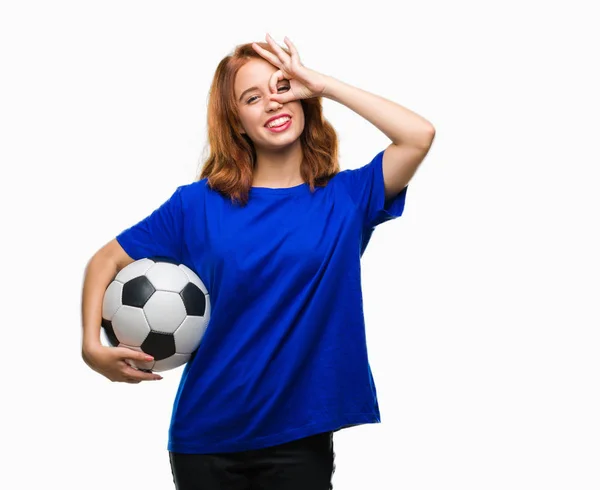 Giovane Bella Donna Sfondo Isolato Tenendo Palla Calcio Con Volto — Foto Stock