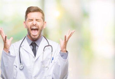 Genç yakışıklı Doktor adam arka plan deli kutluyor izole ve yükseltilmiş ve kapalı gözleri çığlık çılgın silah ile başarı için heyecanlı. Kazanan kavramı