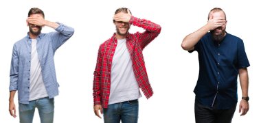 Kolaj bir grup genç gülümseyen ve gözler için sürpriz kapsayan yüz el ile gülüyor beyaz izole arka plan üzerinde. Kör kavramı.