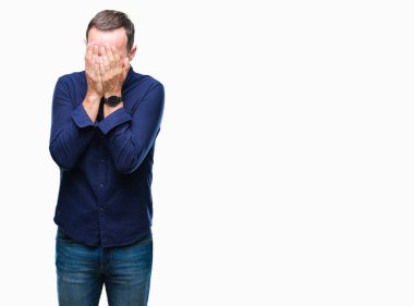 Orta yaş yüz eller ile ağlayarak süre kapsayan üzgün ifade ile izole arka plan üzerinde ağarmış komuta sizde. Depresyon kavramı.