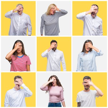 Grup mahcup ifadeyle parmaklarımın arasından arayan genç ve üst düzey insanların yüz ve gözler el ile kapsayan şok bakmak sarı izole arka plan üzerine kolaj.