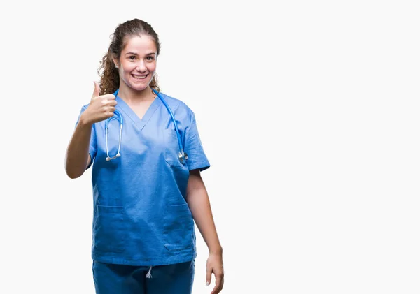 Jonge Brunette Dokter Meisje Verpleegkundige Chirurg Uniform Dragen Geïsoleerde Achtergrond — Stockfoto