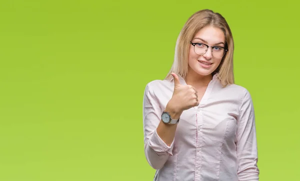 Mujer Negocios Caucásica Joven Con Gafas Sobre Fondo Aislado Haciendo —  Fotos de Stock