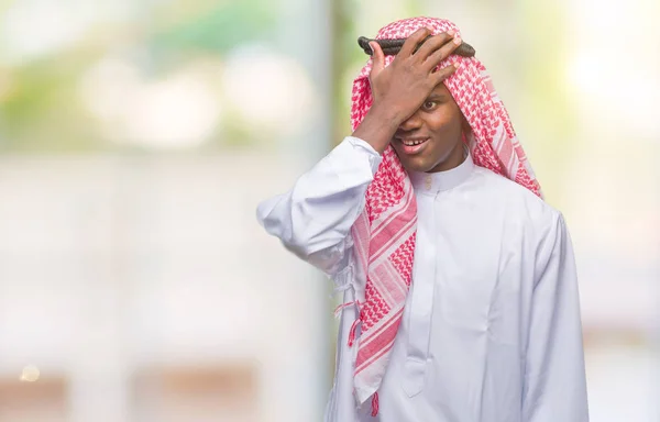 Young Arabic African Man Wearing Traditional Keffiyeh Isolated Background Surprised — Stock Photo, Image