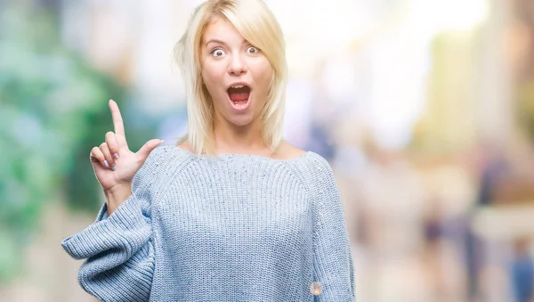 Mladá Krásná Blondýna Žena Nosit Zimní Svetr Izolované Pozadí Ukazující — Stock fotografie