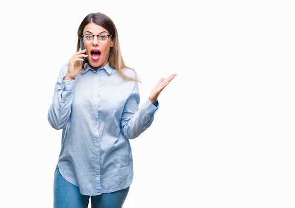 Junge Schöne Geschäftsfrau Telefoniert Mit Smartphone Über Isolierten Hintergrund Sehr — Stockfoto