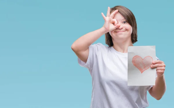 Junge Erwachsene Frau Mit Syndrom Hält Rote Herzkarte Über Isoliertem — Stockfoto