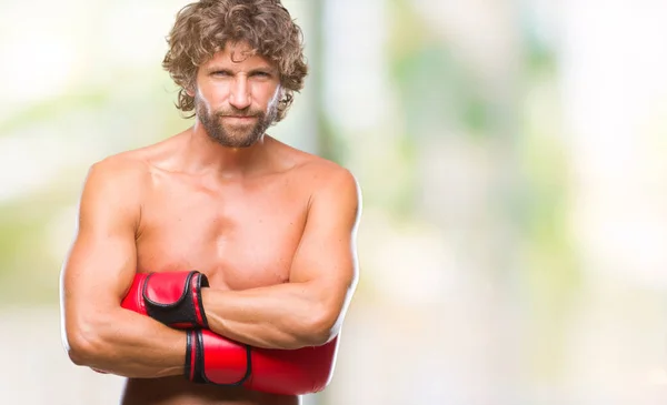 Guapo Boxeador Hispano Con Guantes Boxeo Sobre Fondo Aislado Escéptico —  Fotos de Stock