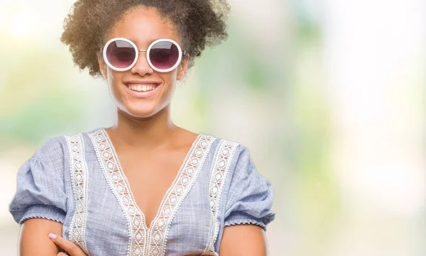 Mujer Afroamericana Joven Con Gafas Sobre Fondo Aislado Cara Feliz — Foto de Stock