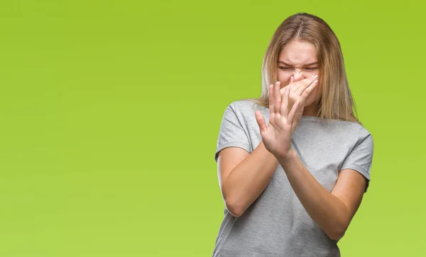 Junge Kaukasische Frau Mit Isoliertem Hintergrund Die Etwas Stinkendes Und — Stockfoto