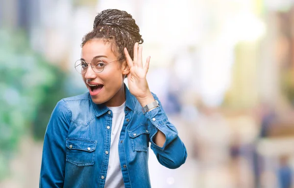 Молодий Плетінням Волосся Афро Американських Дівчинка Окулярах Над Ізольованих Фон — стокове фото