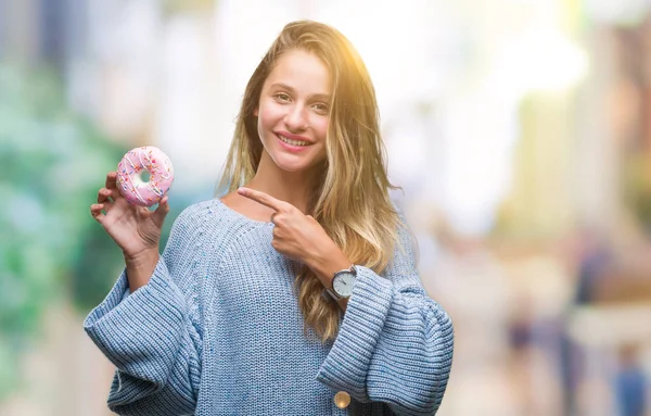 Young Beautiful Blonde Woman Eating Sweet Donut Isolated Background Very — Stock Photo, Image