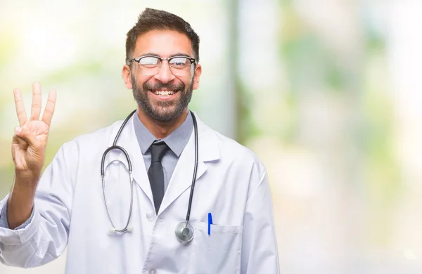 Adulto Hispânico Médico Homem Sobre Fundo Isolado Mostrando Apontando Para — Fotografia de Stock