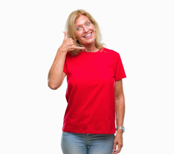 Donna Bionda Mezza Età Sfondo Isolato Sorridente Facendo Gesto Telefonico — Foto Stock