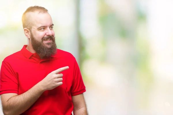 Joven Hombre Hipster Caucásico Con Camisa Roja Sobre Fondo Aislado —  Fotos de Stock