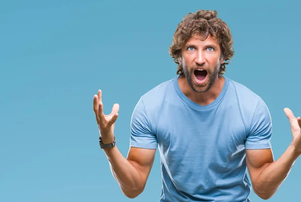 Bonito Homem Modelo Hispânico Sobre Fundo Isolado Celebrando Louco Espantado — Fotografia de Stock