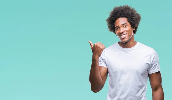 Afro Amerikansk Man Över Isolerade Bakgrund Leende Med Glada Ansikte — Stockfoto