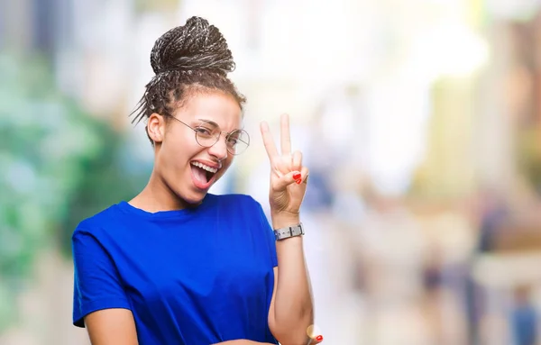 Jonge Gevlochten Haar Afrikaanse Amerikaans Meisje Bril Geïsoleerde Achtergrond Glimlachend — Stockfoto