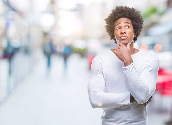 Uomo Afro Americano Sfondo Isolato Con Mano Sul Mento Pensando — Foto Stock