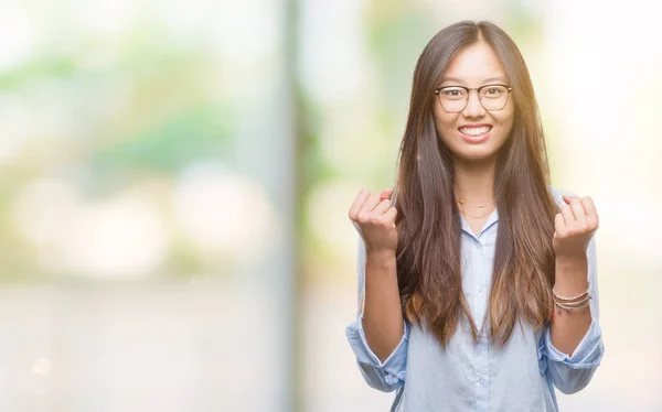 Jovem Mulher Negócios Asiática Vestindo Óculos Sobre Fundo Isolado Celebrando — Fotografia de Stock