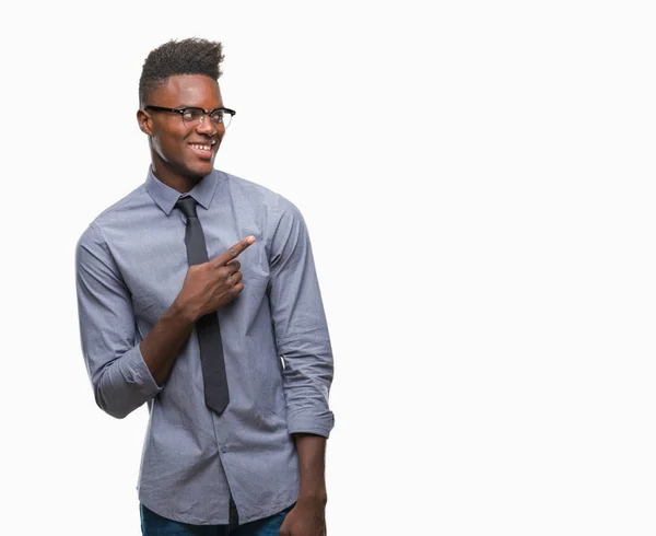 Człowiek Młody Afroamerykanin Biznesu Białym Tle Wesoły Uśmiech Twarzy Wskazując — Zdjęcie stockowe