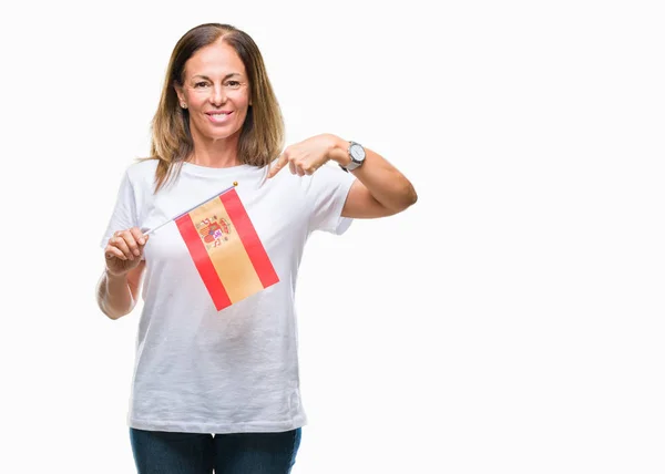 Mujer Hispana Mediana Edad Sosteniendo Bandera España Sobre Fondo Aislado —  Fotos de Stock