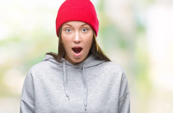 Young Caucasian Beautiful Woman Wearing Wool Cap Isolated Background Afraid — Stock Photo, Image