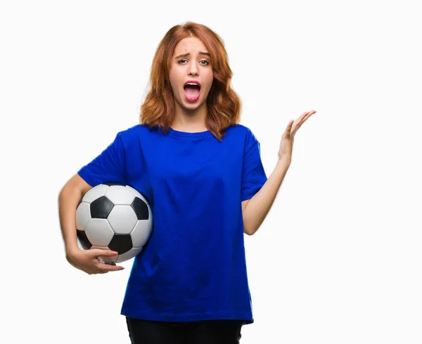 Joven Hermosa Mujer Sobre Fondo Aislado Sosteniendo Pelota Fútbol Muy —  Fotos de Stock