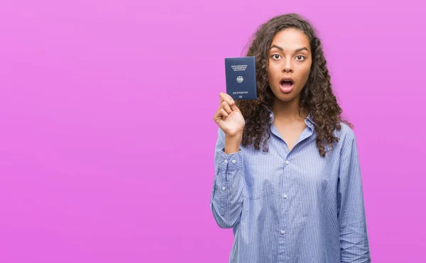 Pasaport Almanya Nın Bir Sürpriz Yüz Korkuyor Heyecanlı Korku Ifadesi — Stok fotoğraf