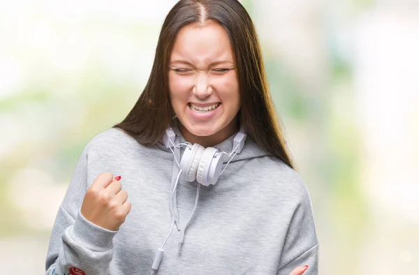 Junge Schöne Kaukasische Studentin Mit Kopfhörern Über Isoliertem Hintergrund Sehr — Stockfoto