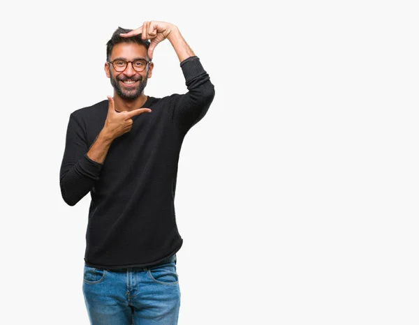 Homem Hispânico Adulto Usando Óculos Sobre Fundo Isolado Sorrindo Fazendo — Fotografia de Stock