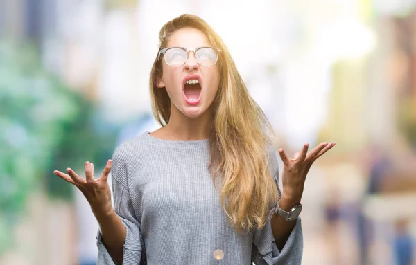 Junge Schöne Blonde Frau Mit Brille Über Isoliertem Hintergrund Verrückt — Stockfoto