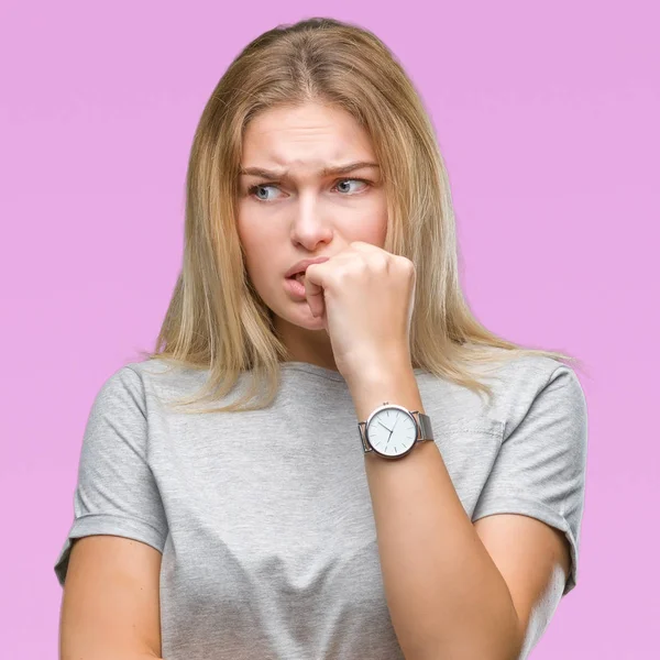 Giovane Donna Caucasica Sfondo Isolato Cercando Stressato Nervoso Con Mani — Foto Stock