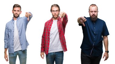 Kolaj bir grup genç adam mutsuz ve kızgın ret gösterilen ve başparmak aşağı hareketi ile negatif seyir beyaz izole arka plan üzerinde. Kötü ifade.