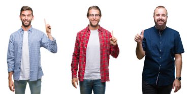 Grup Genç ve kendinden emin ve mutlu gülümseyerek süre parmak numaralı yukarıyı gösteren beyaz izole arka plan üzerine kolaj.