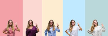 Kolaj üzerinde gösterilen ve parmakları ile işaret renkli çizgili izole arka plan güzel genç kadının ikincisi ise kendinden emin ve mutlu gülümseyerek.