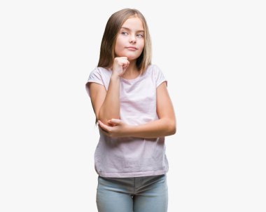 Genç güzel kız çene düşünme hakkında soru, dalgın ifade üzerine el ile izole arka plan yüzünden. Düşünceli yüzüyle gülümsüyor. Şüphe kavramı.